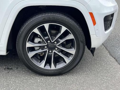 2022 Jeep Grand Cherokee Overland