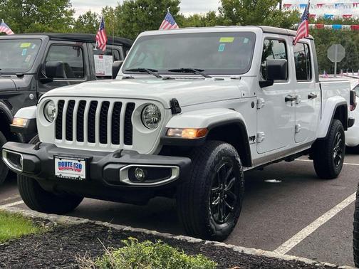 Bright White Clearcoat 2023 Jeep Gladiator Sport