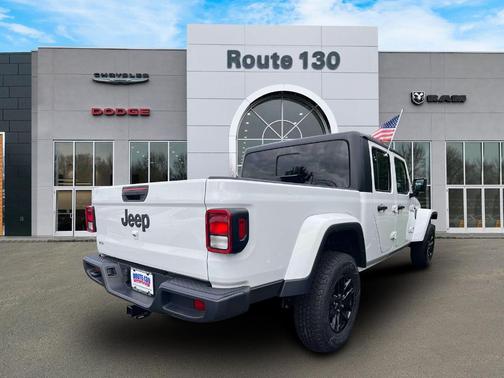Bright White Clearcoat 2023 Jeep Gladiator Sport