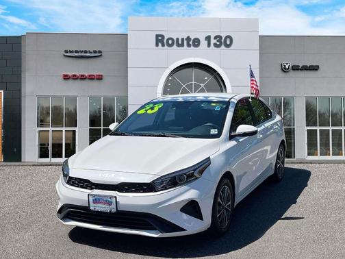 Snow White Pearl 2023 Kia Forte LXS
