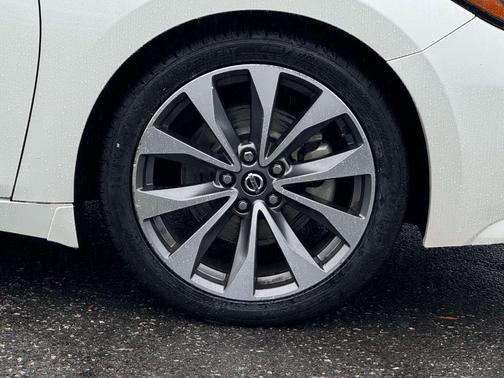 2022 Nissan Maxima Platinum
