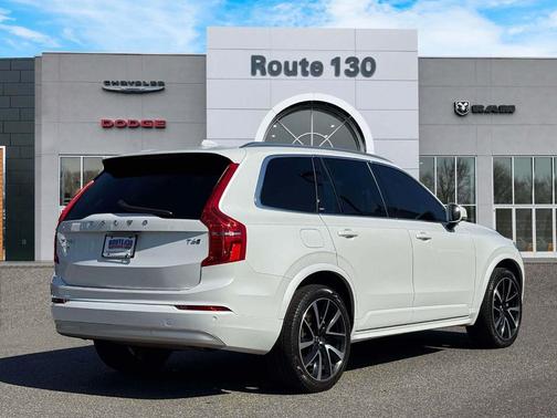 2022 Volvo XC90 T6 Momentum 7 Passenger