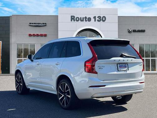 2022 Volvo XC90 T6 Momentum 7 Passenger