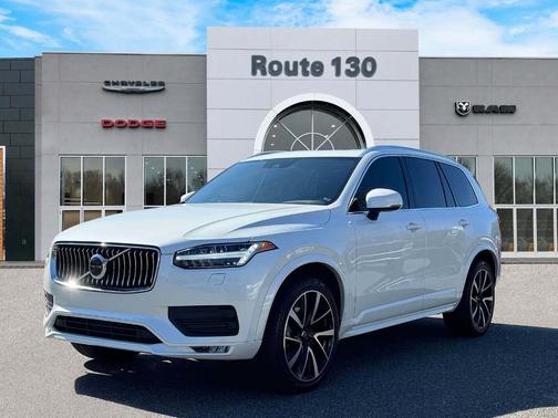 2022 Volvo XC90 T6 Momentum 7 Passenger