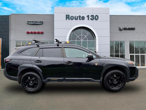 Crystal Black Silica 2022 Subaru Outback Wilderness