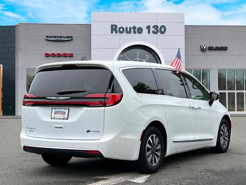 2023 Chrysler Pacifica Hybrid Limited