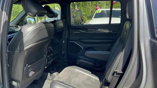 2022 Jeep Grand Cherokee L Laredo