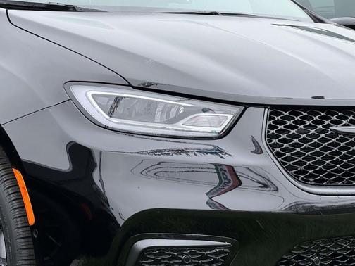 Diamond Black 2026 Chrysler Pacifica Select AWD