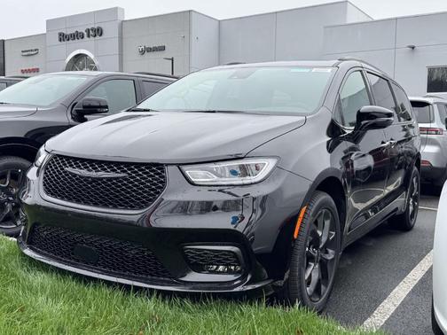 Diamond Black 2026 Chrysler Pacifica Select AWD