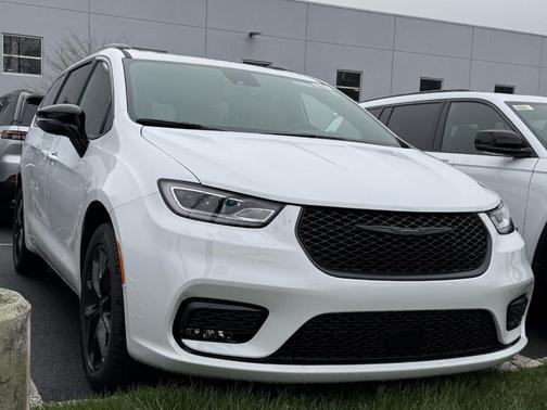 Bright White Clearcoat 2026 Chrysler Pacifica Limited
