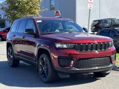 2025 Jeep Grand Cherokee Laredo