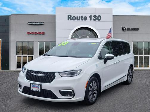 2023 Chrysler Pacifica Hybrid Limited