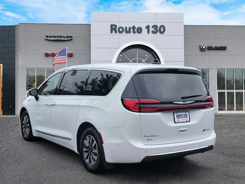 2023 Chrysler Pacifica Hybrid Limited