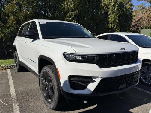 2025 Jeep Grand Cherokee Laredo