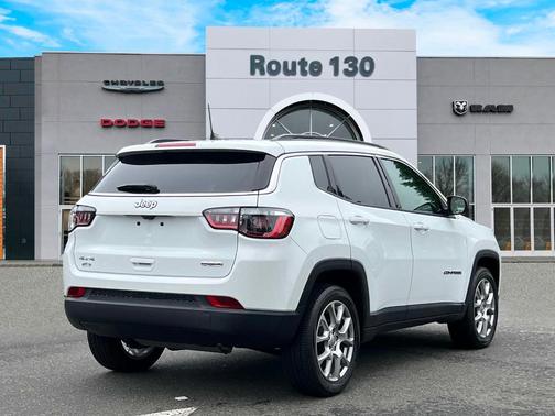2022 Jeep Compass Latitude Lux