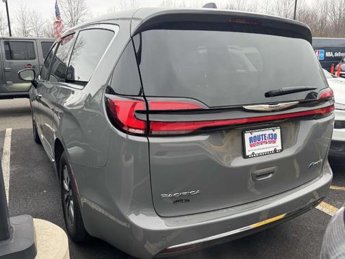 2023 Chrysler Pacifica Hybrid Limited