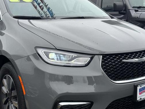 2023 Chrysler Pacifica Hybrid Limited