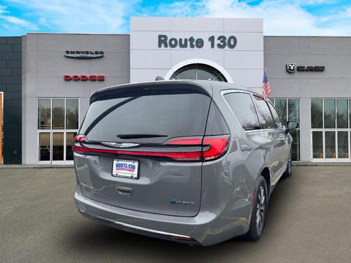 2023 Chrysler Pacifica Hybrid Limited