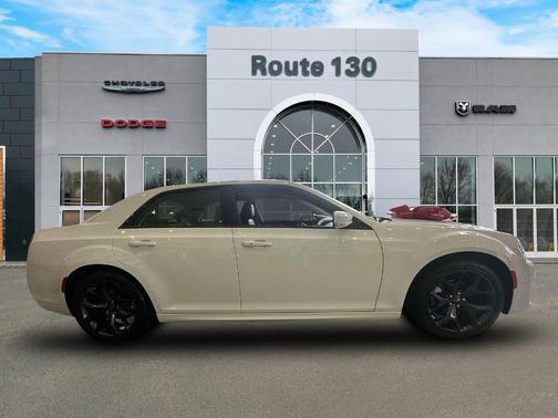 2023 Chrysler 300 Touring L