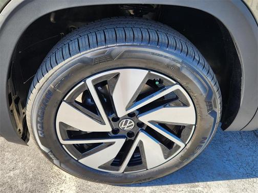 2025 Volkswagen Atlas 2.0T SE