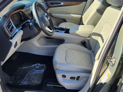 2025 Volkswagen Atlas 2.0T SE