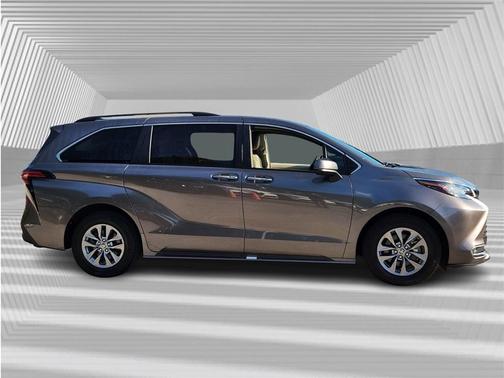 2022 Toyota Sienna XLE