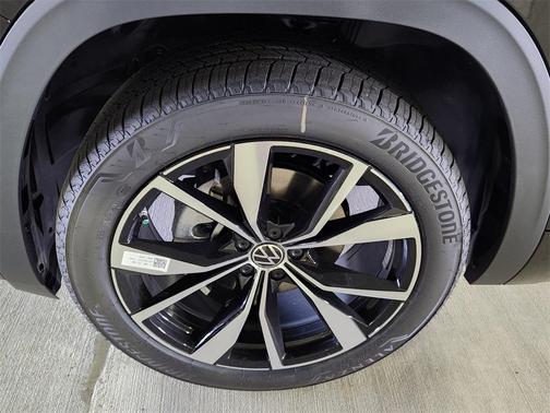 2025 Volkswagen Atlas 2.0T SEL Premium R-Line