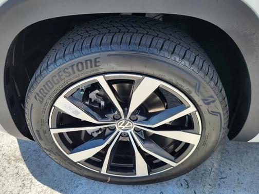 2025 Volkswagen Atlas 2.0T SEL Premium R-Line
