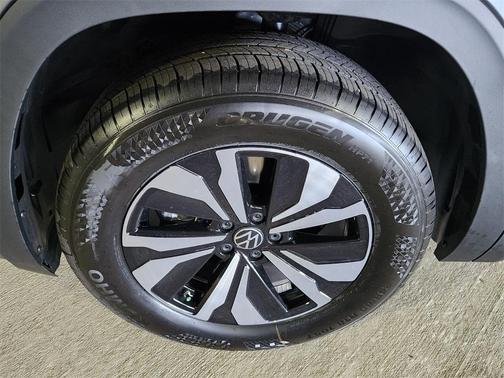 2025 Volkswagen Atlas 2.0T SE