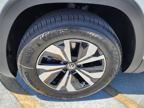 2025 Volkswagen Atlas 2.0T SE