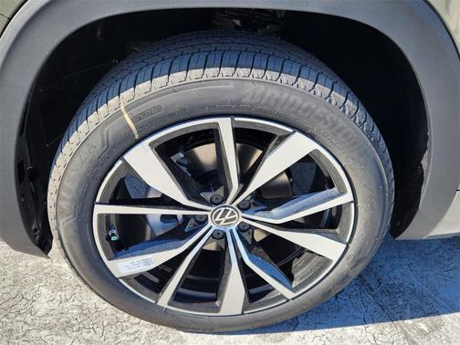 2025 Volkswagen Atlas 2.0T SEL Premium R-Line