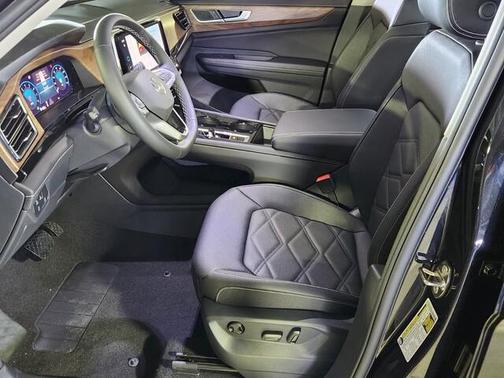 2025 Volkswagen Atlas 2.0T SE