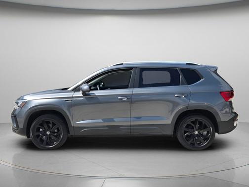 Platinum Gray Metallic 2022 Volkswagen Taos 1.5T SE