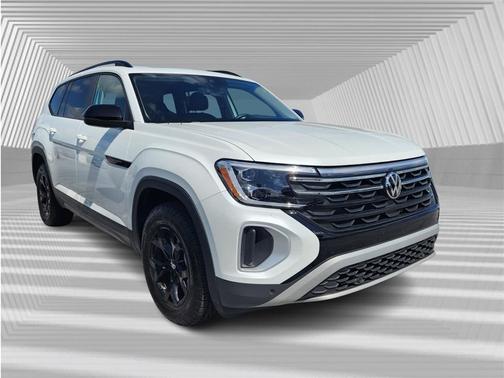 2024 Volkswagen Atlas 2.0T Peak Edition SEL