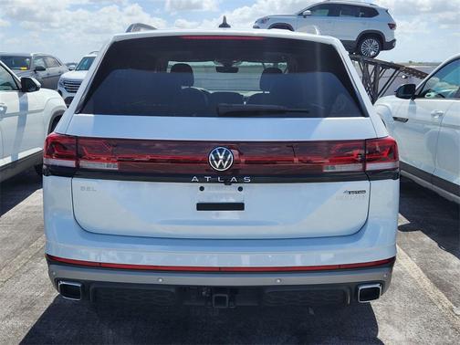 2024 Volkswagen Atlas 2.0T Peak Edition SEL