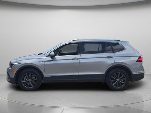 Pyrite Silver Metallic 2023 Volkswagen Tiguan 2.0T SE