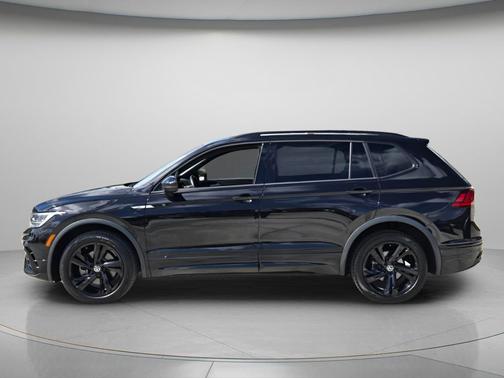 Deep Black Pearl Effect 2023 Volkswagen Tiguan 2.0T SE R-Line Black