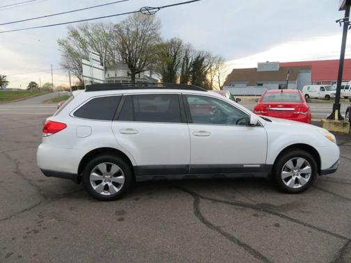 Satin White Pearl 2010 Subaru Outback 2.5 i Limited