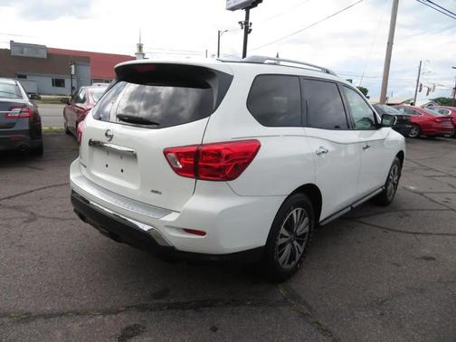Glacier White 2017 Nissan Pathfinder SV