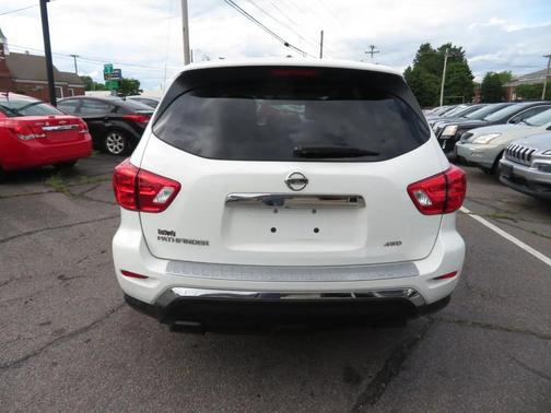 Glacier White 2017 Nissan Pathfinder SV