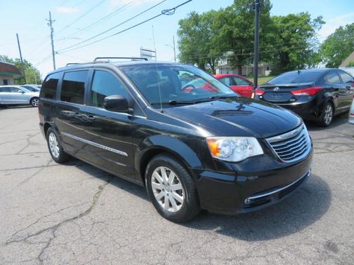 Brilliant Black Crystal Pearlcoat 2013 Chrysler Town & Country Touring