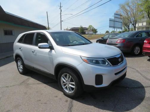 Silver 2015 Kia Sorento LX