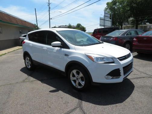 Ruby Red Metallic Tinted Clearcoat 2016 Ford Escape SE