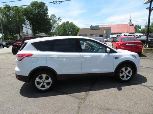 Ruby Red Metallic Tinted Clearcoat 2016 Ford Escape SE
