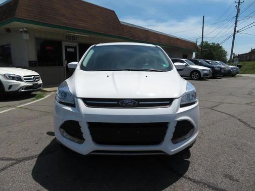 Ruby Red Metallic Tinted Clearcoat 2016 Ford Escape SE