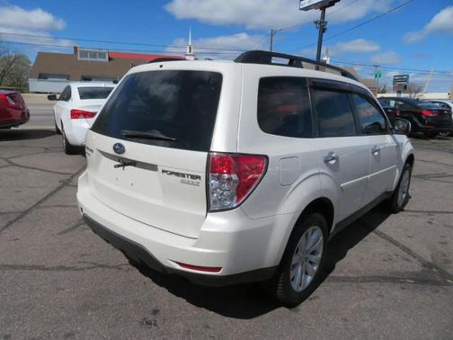 Satin White Pearl 2013 Subaru Forester 2.5X Premium