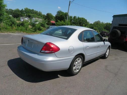 Silver Frost Clearcoat Metallic 2007 Ford Taurus SE