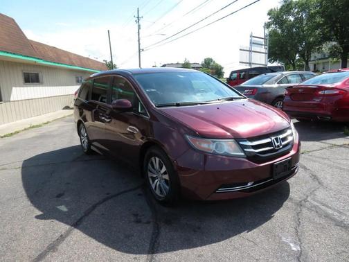Burgundy 2016 Honda Odyssey SE