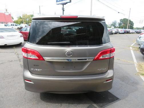 2016 Nissan Quest Platinum