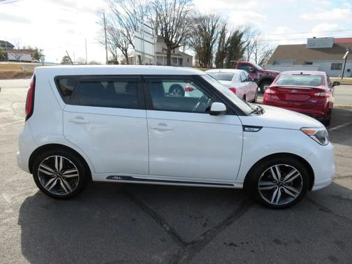 White 2016 Kia Soul +